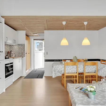 Casa de Férias 1 Bedroom Pet Friendly In *